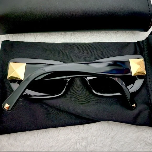 ♥️✨🖤Valentino Rock Studed Smoke Black Sunnies🖤✨♥️ - Picture 8 of 13